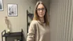 Anni Schmidt Pedersen i en stue