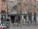 brandfolk udenfor en bygning