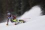 skiløber i aktion på piste