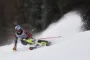 skiløber i aktion på piste