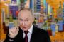 Putin peger og stirrer direkte i kamera
