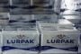 Rækker af Lurpak på en hylde