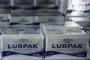 Rækker af Lurpak på en hylde