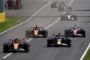 En række formel 1 biler i gang med et løb