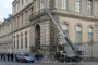 stige foran museumsbygning