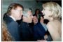 E n ung Trump med Epstein og smilende blond dame