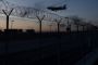 Et pigtrådshegn opstillet ind til en lufthavn