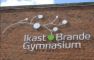 En rød murstensfacade, hvor der står Ikast-Brande Gymnasium