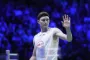 Victor Axelsen i spilletøj holder arm i vejret 