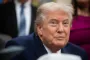 Nærbillede af Trump med et lille smll