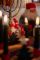 Juledekoration med nisser og lysestage