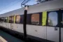 et tog på en station