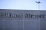 Bygning med skriftet "Billund Lufthavn"