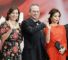 tre personer poserer ved premiere 