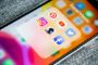 telefon med sociale medier-apps