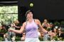 Clara Tauson ses på banen i Adelaide International, inden hun trak sig med en skade. Turneringen var hendes sidste inden Australian Open senere på måneden.