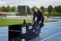 kvinde træner på stadion