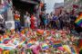 masser af blomster på fortorv