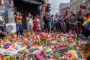 masser af blomster på fortorv