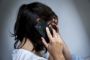 person taler i telefon