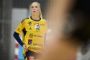 Håndboldspillere jubler på banen