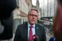 mandlig politiker i jakkesæs