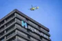 helikopter lander på hospitalsbygning