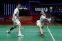 badmintonspillere på en bane