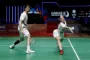 badmintonspillere på en bane