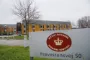skilt uden for retsbygning