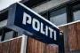 Politiskilt ved bygning