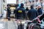 Politifolk bag afspærring