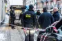 Politifolk bag afspærring
