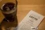 Kaffekop og Lottokupon på bord