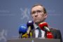 Norges udenrigsminister, Espen Barth Eide, kalder det på et pressemøde søndag aften for "en alvorlig brist i dømmekraften", at den norske ambassadør Mona Juul har haft kontakt til den afdøde seksualforbryder Jeffrey Epstein.