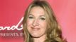 Smilende Steffi Graf med løst hår og sort bluse