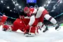 Ishockeyspillere på banen