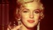 Marilyn Monroe med et glas vin i hånden