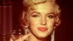 Marilyn Monroe med et glas vin i hånden