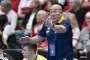 Talant Dujshebaev står på sidelinjen
