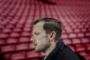 Justitsminister Peter Hummelgaard (S) har i processen mødtes med politiet og fodboldens aktører om tiltag, der kan bekæmpe vold og uro i forbindelse med fodboldkampe. (Arkivfoto).