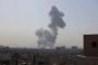 Røg ses stige op efter melding om en eksplosion i den iranske hovedstad, Teheran, lørdag.