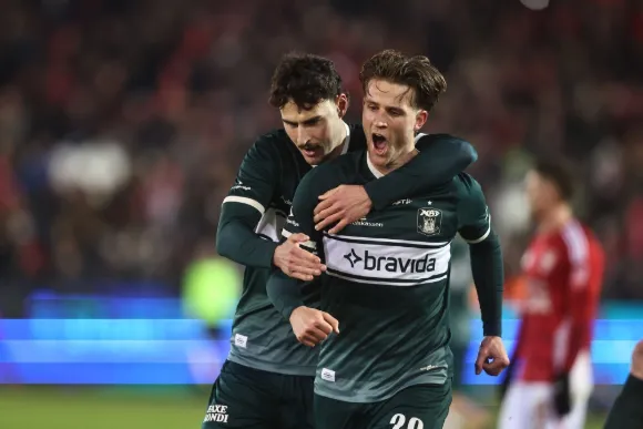 AGF vinder i Vejle: Carstensen scorer to mål - underholdning news from Avisen.dk