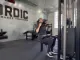 Person træner i fitnesscenter