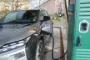 En bil lades op
