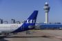 Et SAS-fly på vej ud på landingsbanen