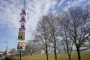 valgplakater hænger på lygtepæl