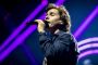 Lukas Graham synger