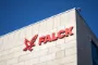 Falck-skilt på bygning