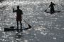 Mænd på paddlebboards